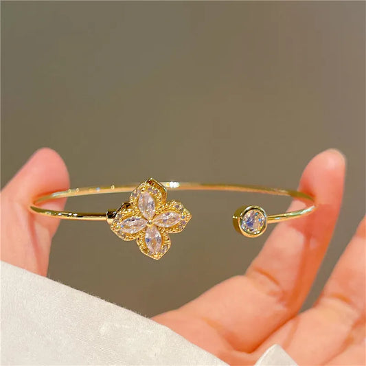 Luxury Rotable Zircon Four Leaf Grass Gold Color Copper Open Bracelets for Women New Fashion Advanced Wedding Party Jewelry Gift
