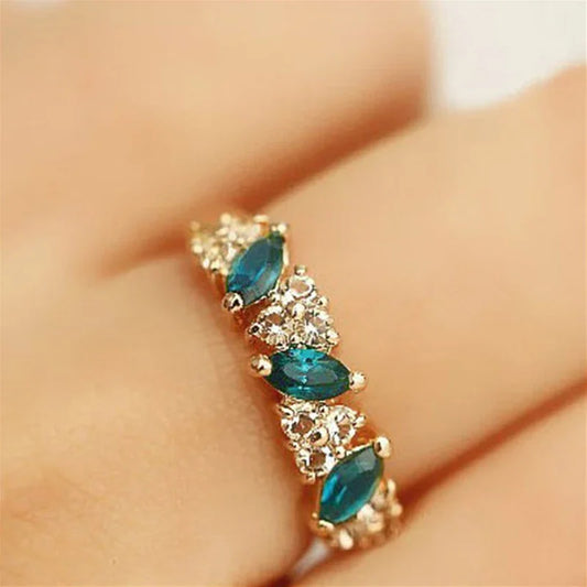 Created Emerald Rings for Women New Classic Jewelry Wedding Engagement Ring Rhinestone Fine Jewelry Gift Girls Stylish Chic Ring