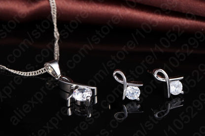 Nuovo set di moda per donna Collana con pendente in argento sterling 925 con croce CZ e orecchini a bottone di alta qualità