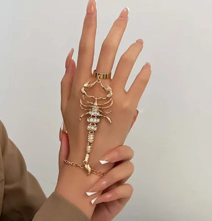 Vintage Punk Scorpion Tassel Chain Ring Bracelet Sets for Women Men Gothic Crystal Ring Connected Finger Charm Bracelets Jewelry