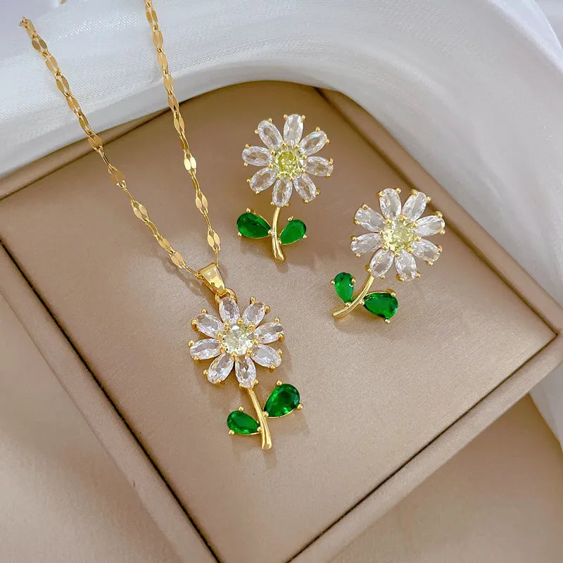 Conjunto clásico de collar y aretes de flores de hojas verdes