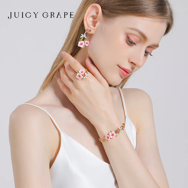 Juicy Grape 2023New Exquisite Floral Bracelet Hibiscus Dragonfly Bracelet 18K Gold Plated Enameled Craft Adjustable Chain Design