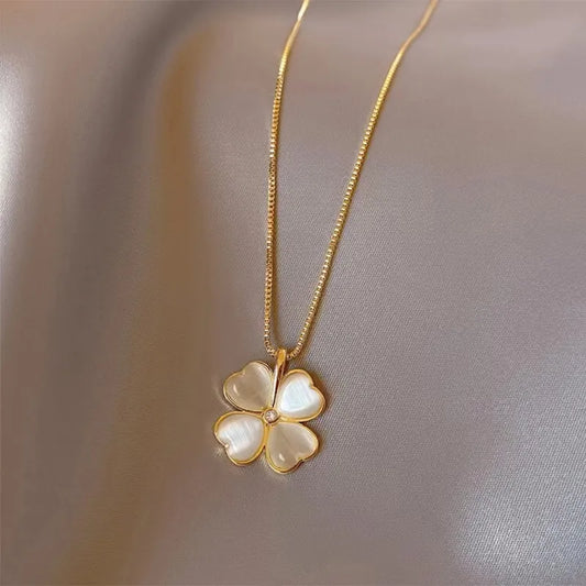 Exquisite Love Beautiful Flower Necklace Fashion Classic Geometric Niche Light Luxury Stainless Steel Clavicle Chain