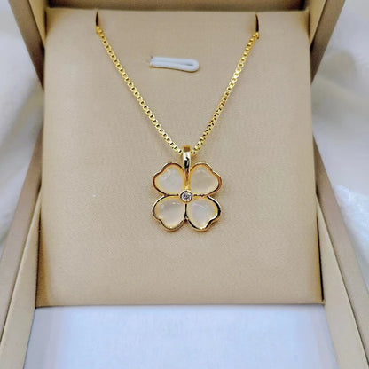 Exquisite Love Beautiful Flower Necklace Fashion Classic Geometric Niche Light Luxury Stainless Steel Clavicle Chain