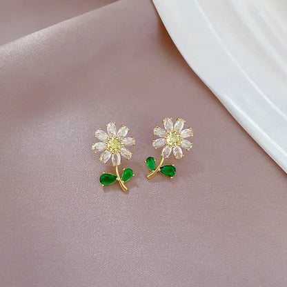 Conjunto clásico de collar y aretes de flores de hojas verdes