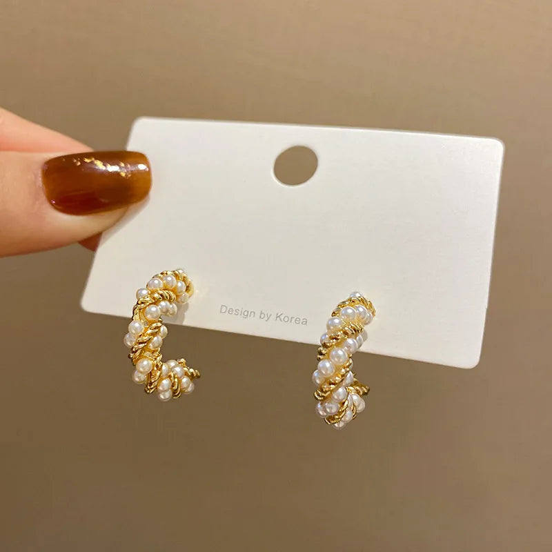 Orecchini a bottone con perle simulate vintage per le donne Orecchini a forma di lettera punk in metallo alla moda con gioielli Bijoux Brincos Pendientes 