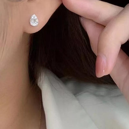 Huitan Delicate Water Drop Shaped Stud Earrings Luxury Silver Color Crystal CZ Ear Earrings for Women Fashion Versatile Jewelry