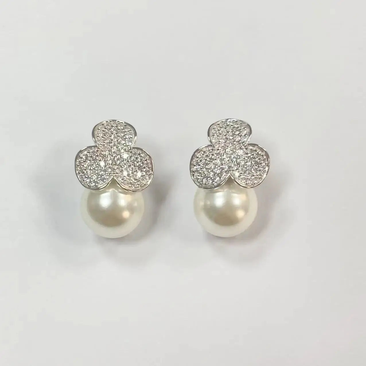 Korean Version Simple S925 Silver Bead Parts Sunflower Clover Stud Stud Stud Earring Drop Drop White Female