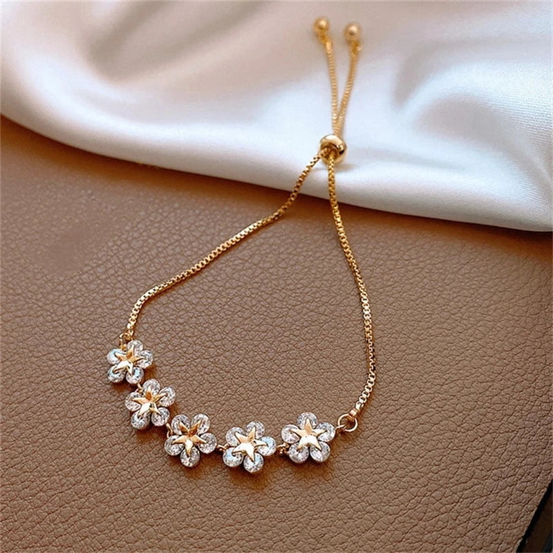 Eleganti braccialetti coreani con strass intarsiati Bracciale con ciondoli a fiori color oro per accessori per gioielli di moda da donna, regali per feste